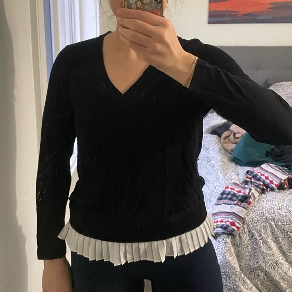 Massimo Dutti v neck sweater with pleated hem - Picture 2 of 4